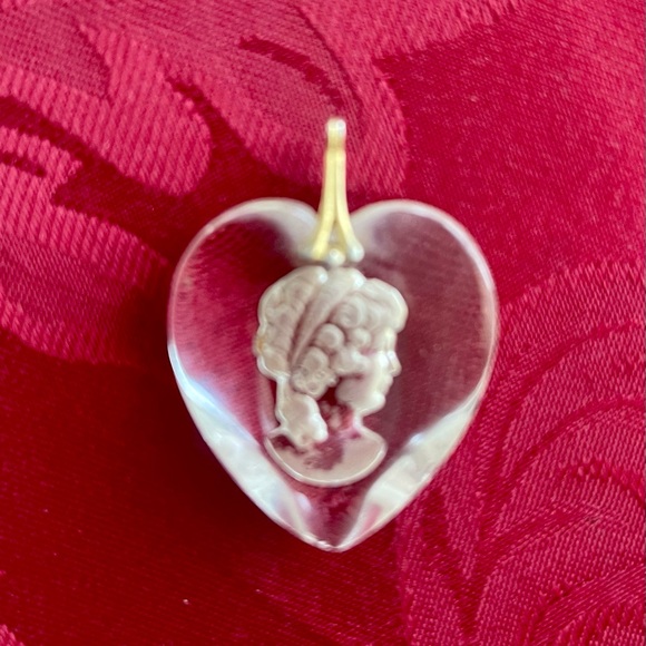 Vintage Glass Cameo Heart Pendant Measures 1.66" Very Pretty! Good Condition - Picture 2 of 4